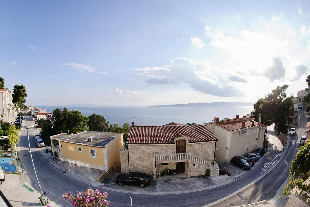 Apartments Emilija Brela Exterior photo